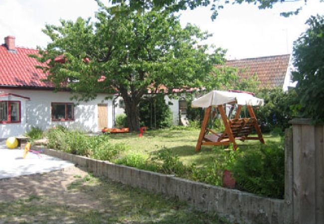 House in Köpingebro - Two holiday homes in Österlen 800 meters from the sandy beach