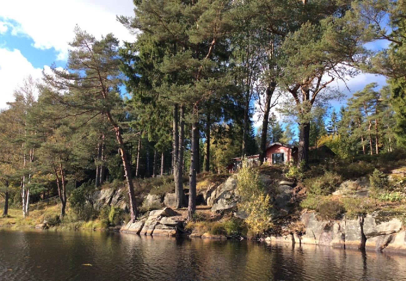 House in Hällingsjö - Holiday at a bathing lake in Halland