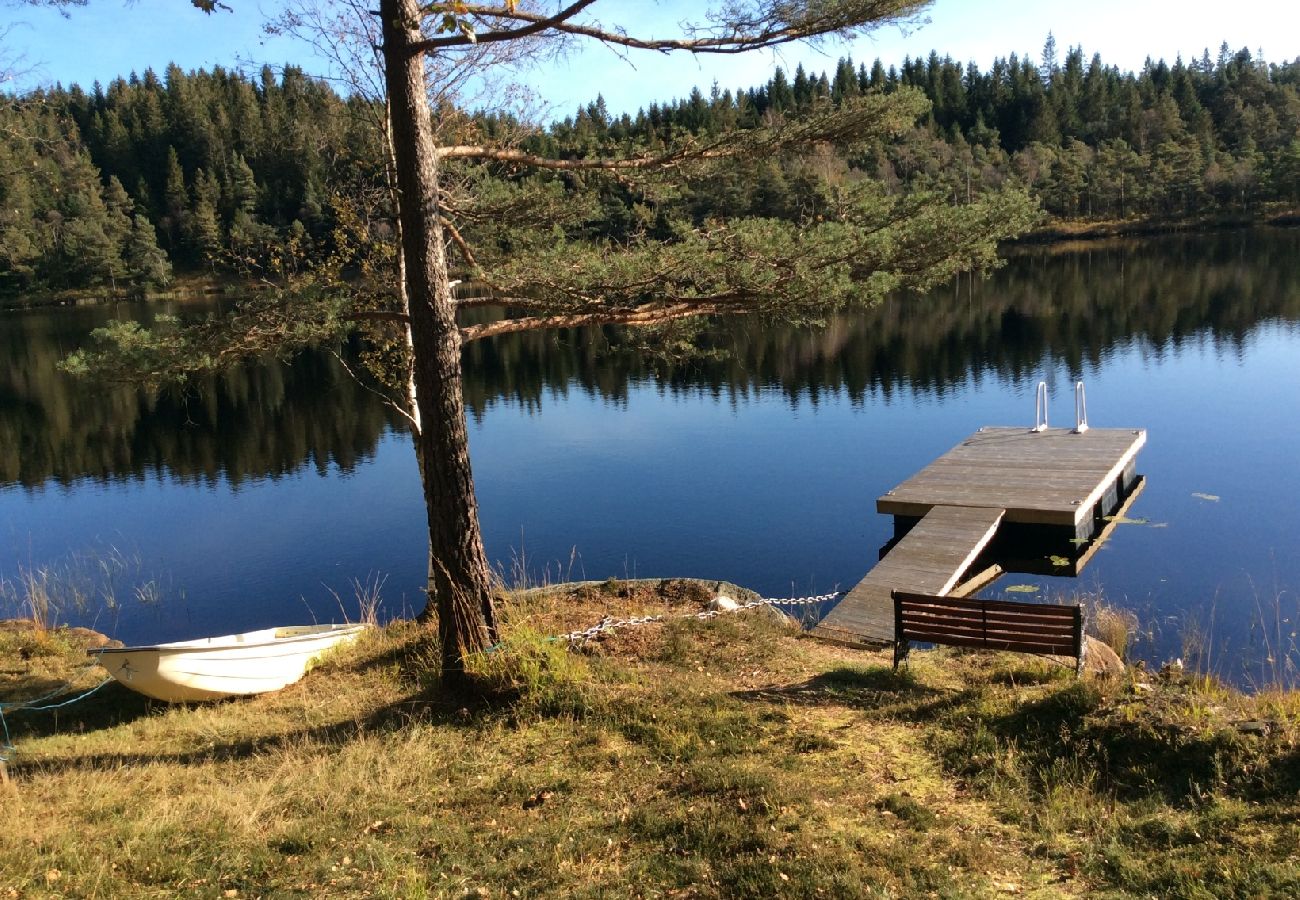 House in Hällingsjö - Holiday at a bathing lake in Halland