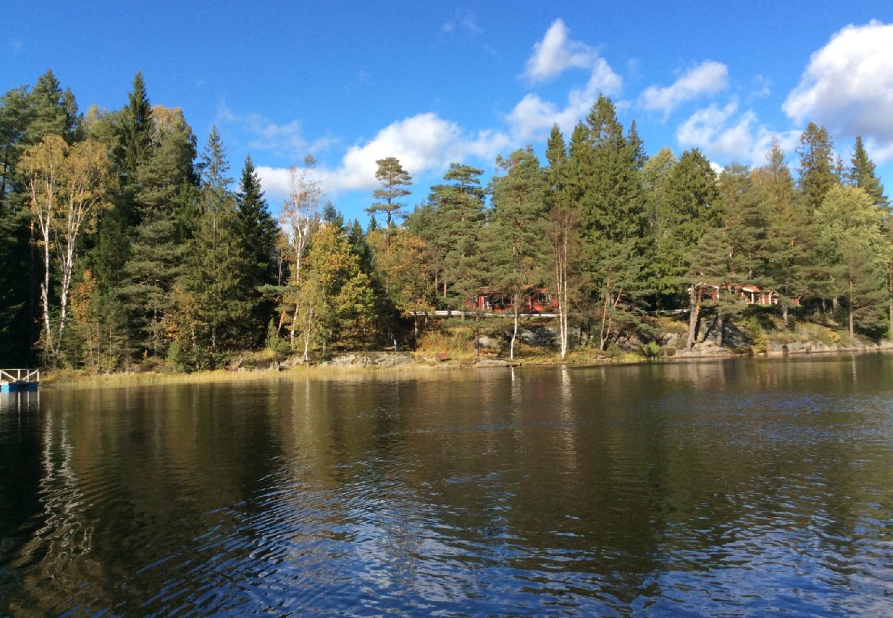 House in Hällingsjö - Holiday at a bathing lake in Halland