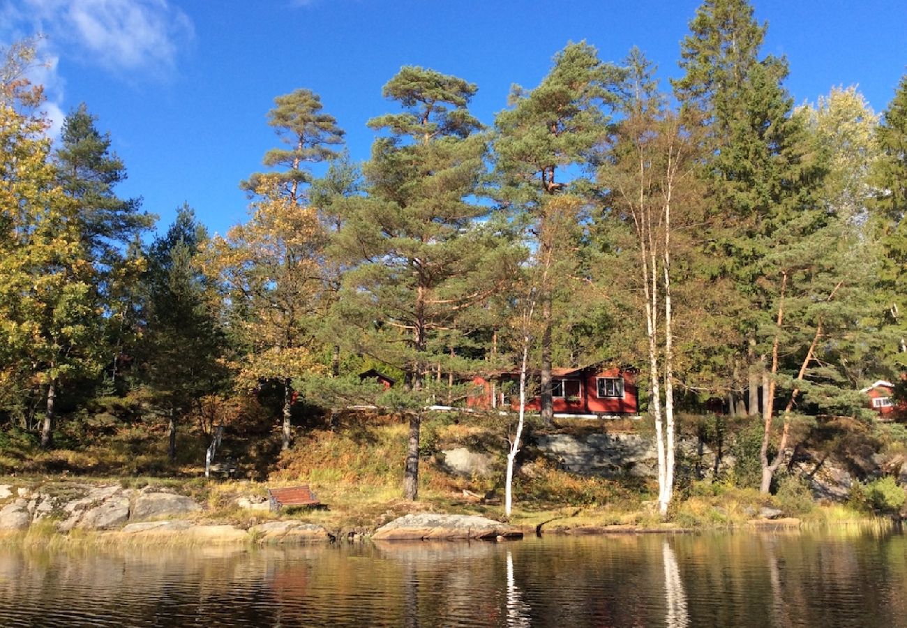 House in Hällingsjö - Holiday at a bathing lake in Halland