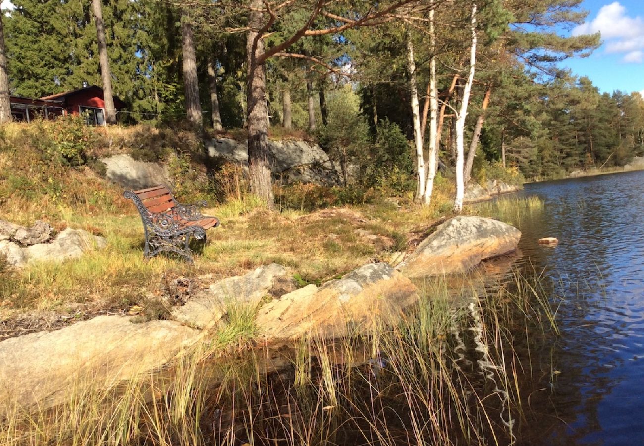 House in Hällingsjö - Holiday at a bathing lake in Halland