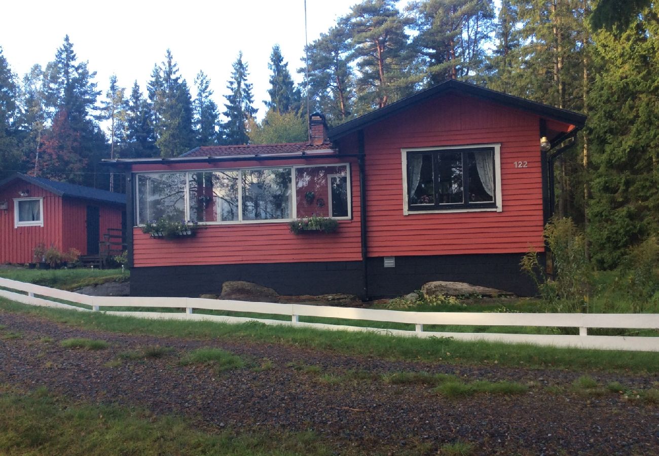 House in Hällingsjö - Holiday at a bathing lake in Halland