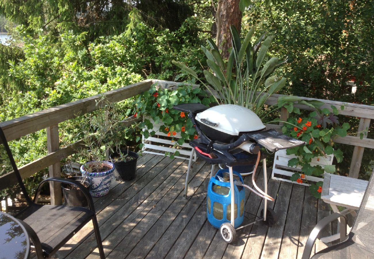 House in Tyresö - Lovely hillside cottage with sea views near Stockholm med internet