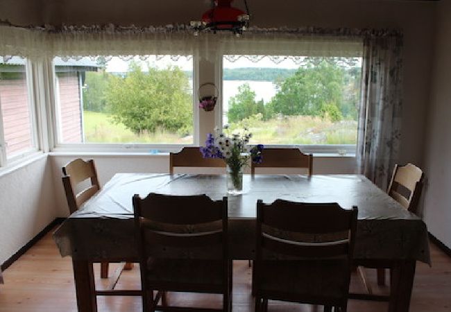 House in Vikbolandet - Archipelago cottage with lake views in all 3 directions