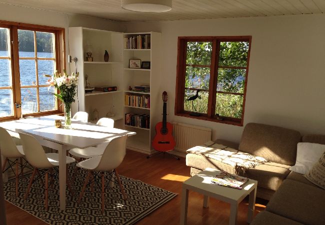 House in Lerum - Holiday home right on the lakeshore 15 minutes from Gothenburg
