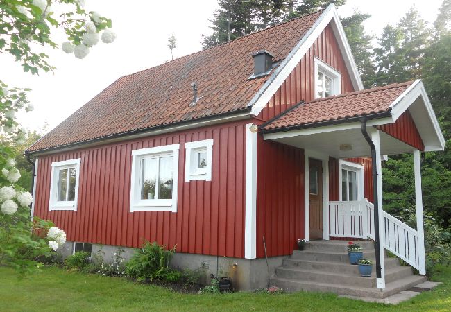 House in Kristinehamn - Holidays surrounded between forest and pastures - 500 meters from Lake Vänern