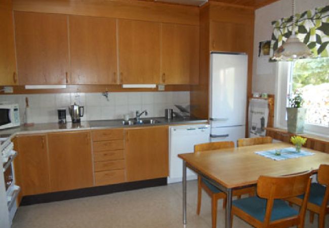 House in Kristinehamn - Holidays surrounded between forest and pastures - 500 meters from Lake Vänern