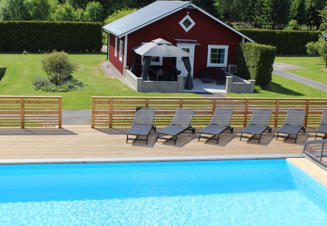 House in Väckelsång - Comfort holiday home with lake location, motor boat and pool