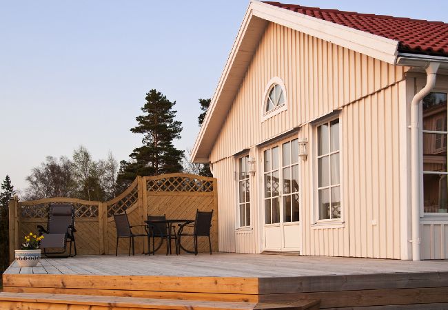 House in Ödeshög - Panoramic views and holidays at Lake Vättern