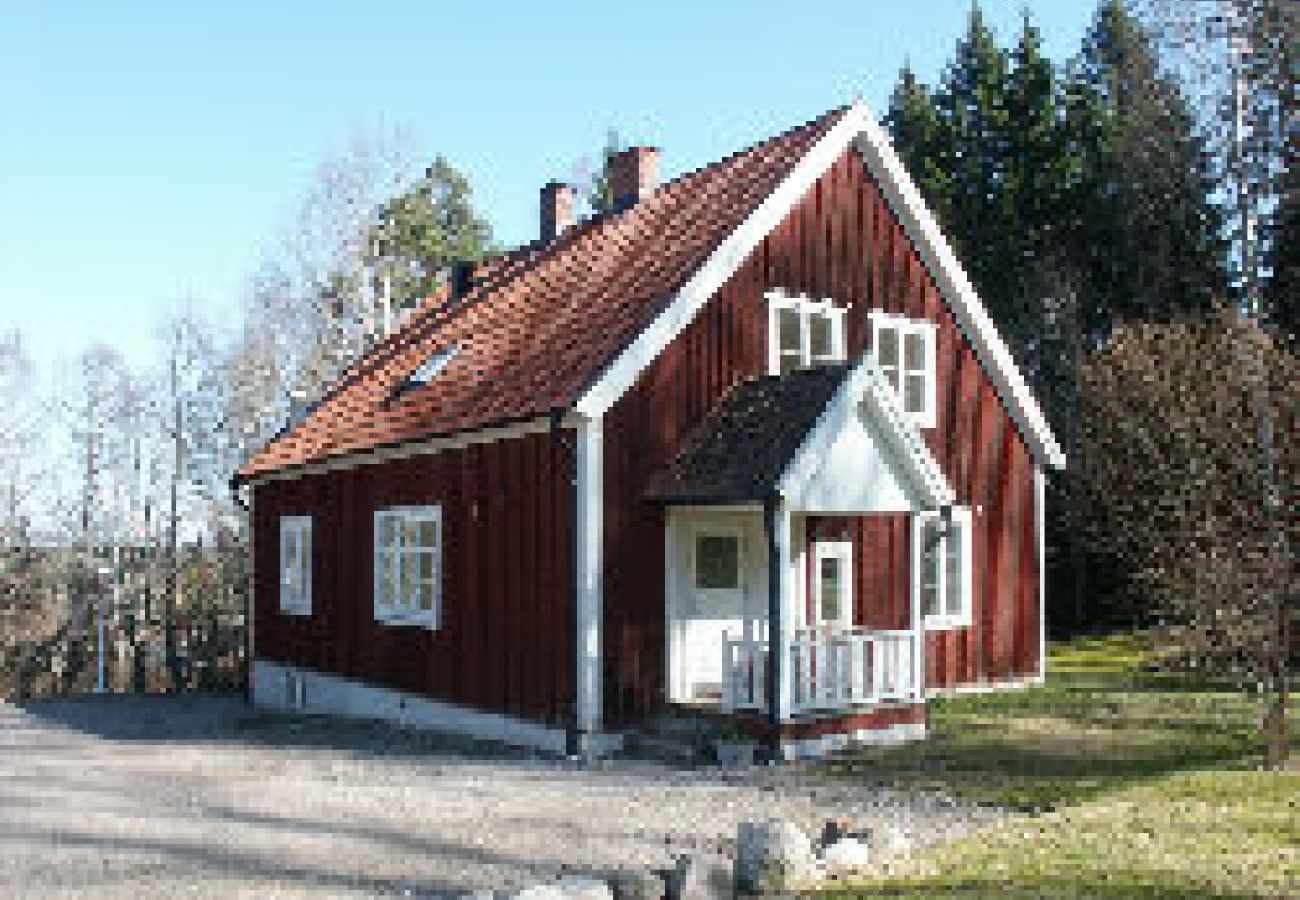 House in Arboga - Family holiday in the countryside in a holiday home
