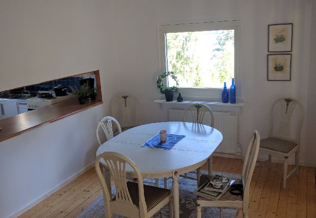 House in Nyköping - Charming holiday home with lake views in Södermanland