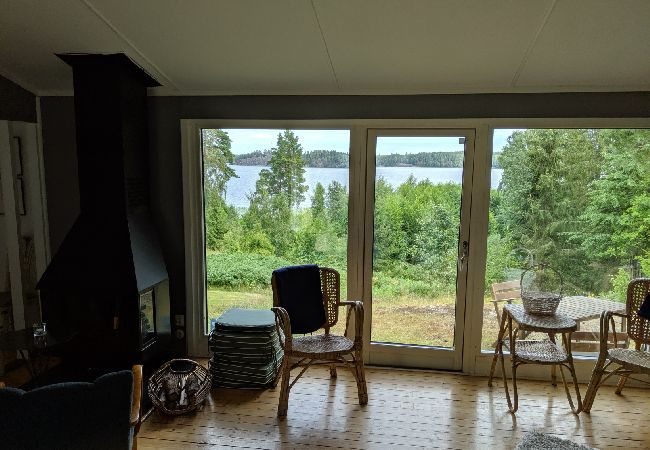 House in Nyköping - Charming holiday home with lake views in Södermanland