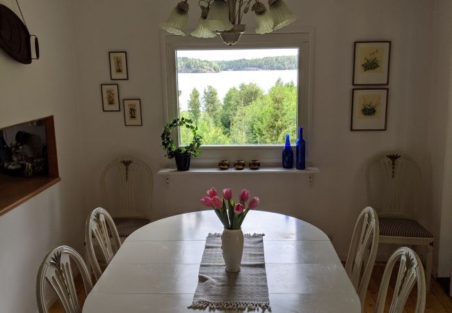 House in Nyköping - Charming holiday home with lake views in Södermanland