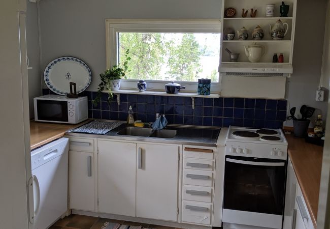 House in Nyköping - Charming holiday home with lake views in Södermanland