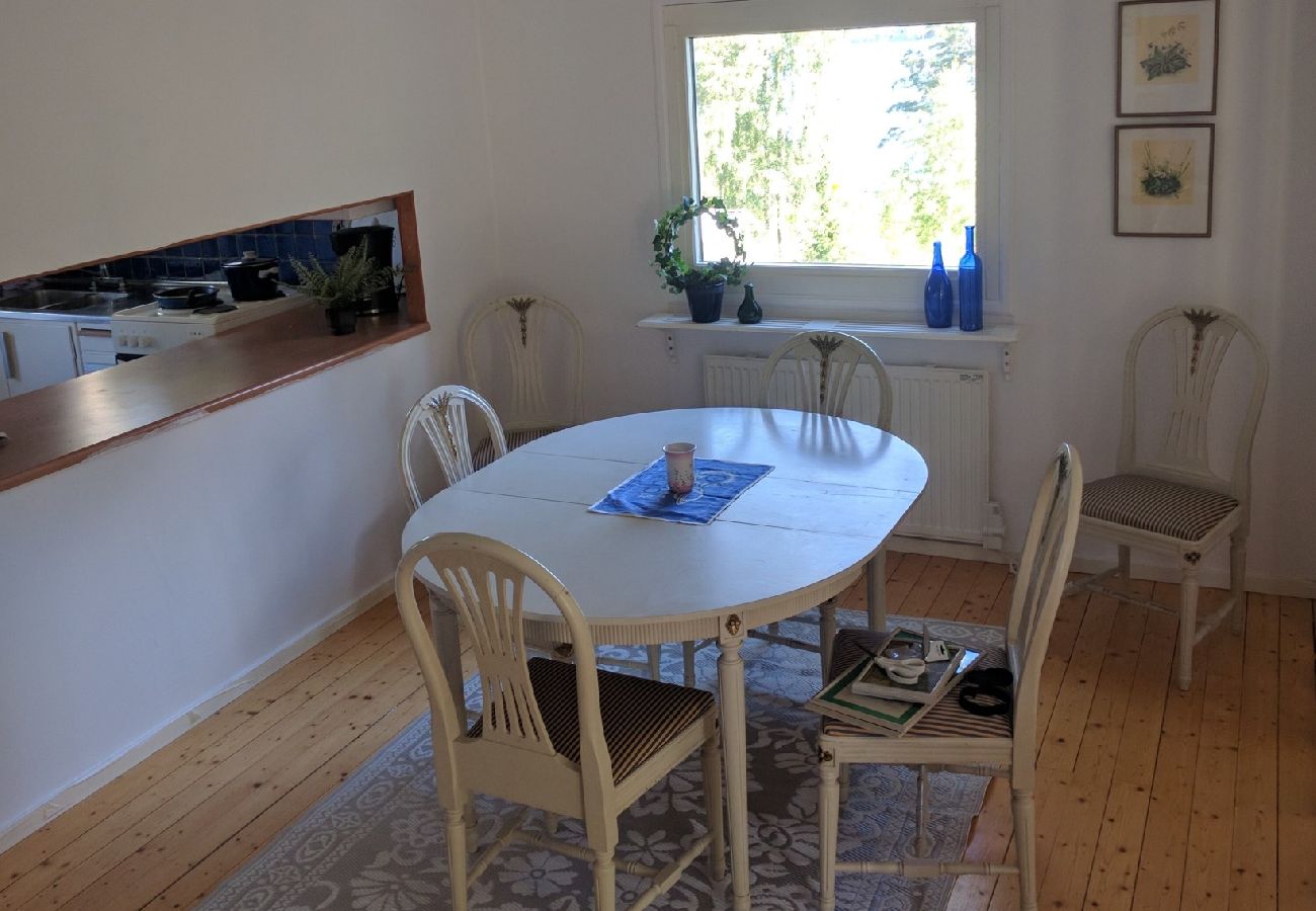 House in Nyköping - Charming holiday home with lake views in Södermanland