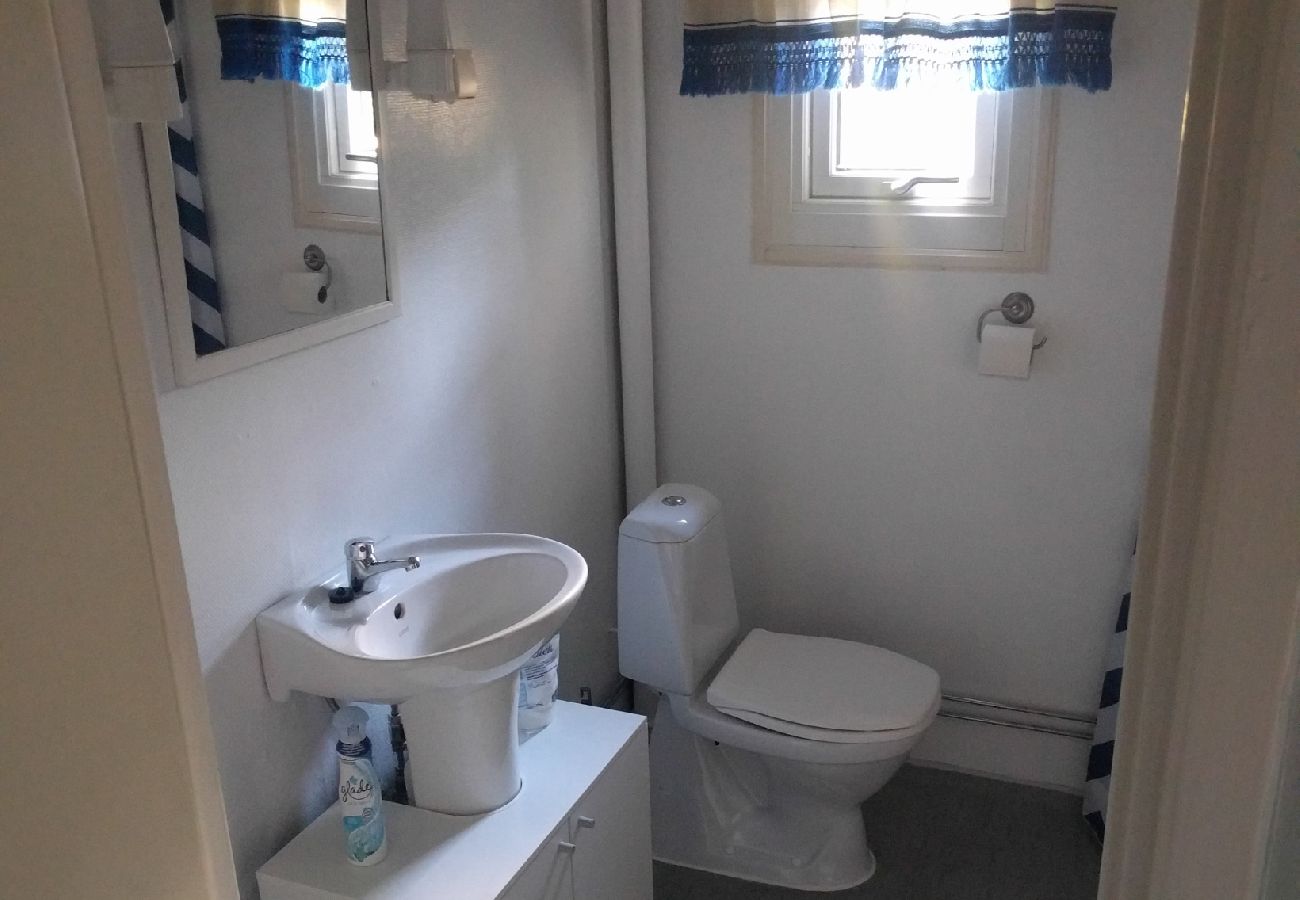 House in Nyköping - Charming holiday home with lake views in Södermanland