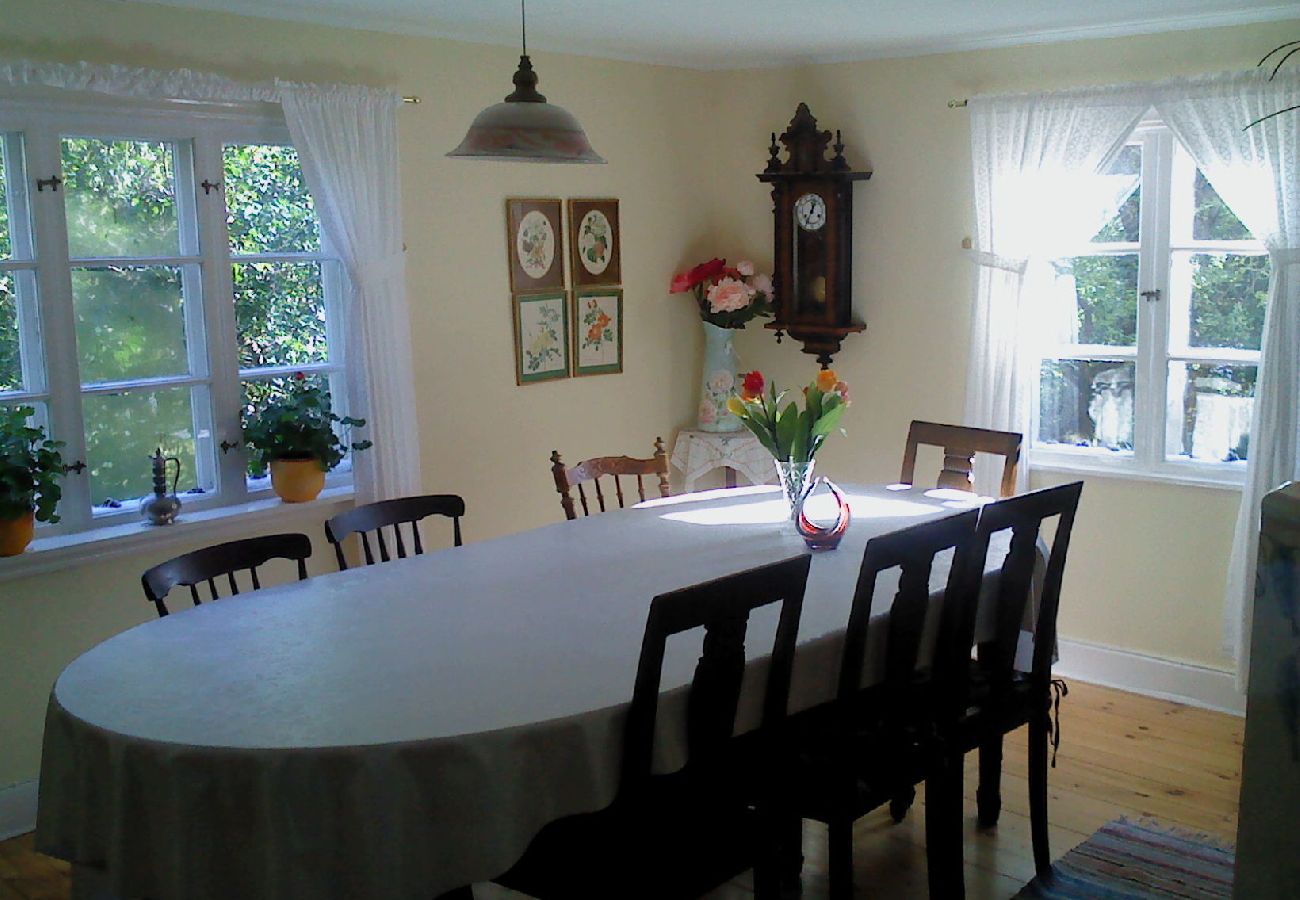 House in Ålem - Large, Quiet, GENUINE with many rooms near the sea.