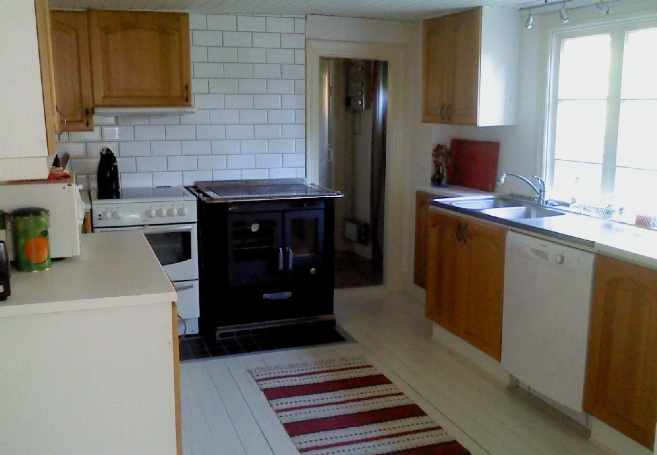 House in Ålem - Large, Quiet, GENUINE with many rooms near the sea.