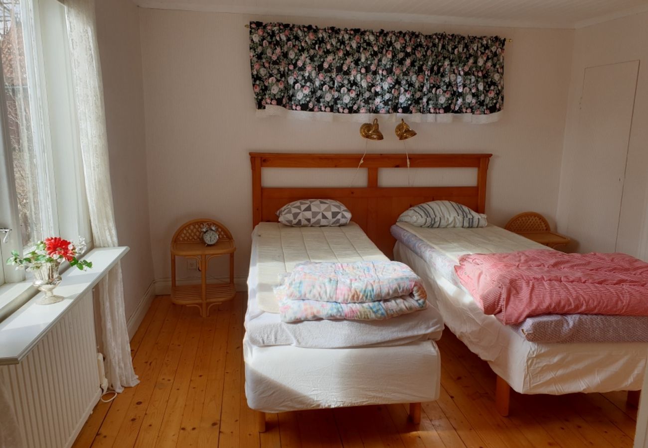 House in Ålem - Large, Quiet, GENUINE with many rooms near the sea.