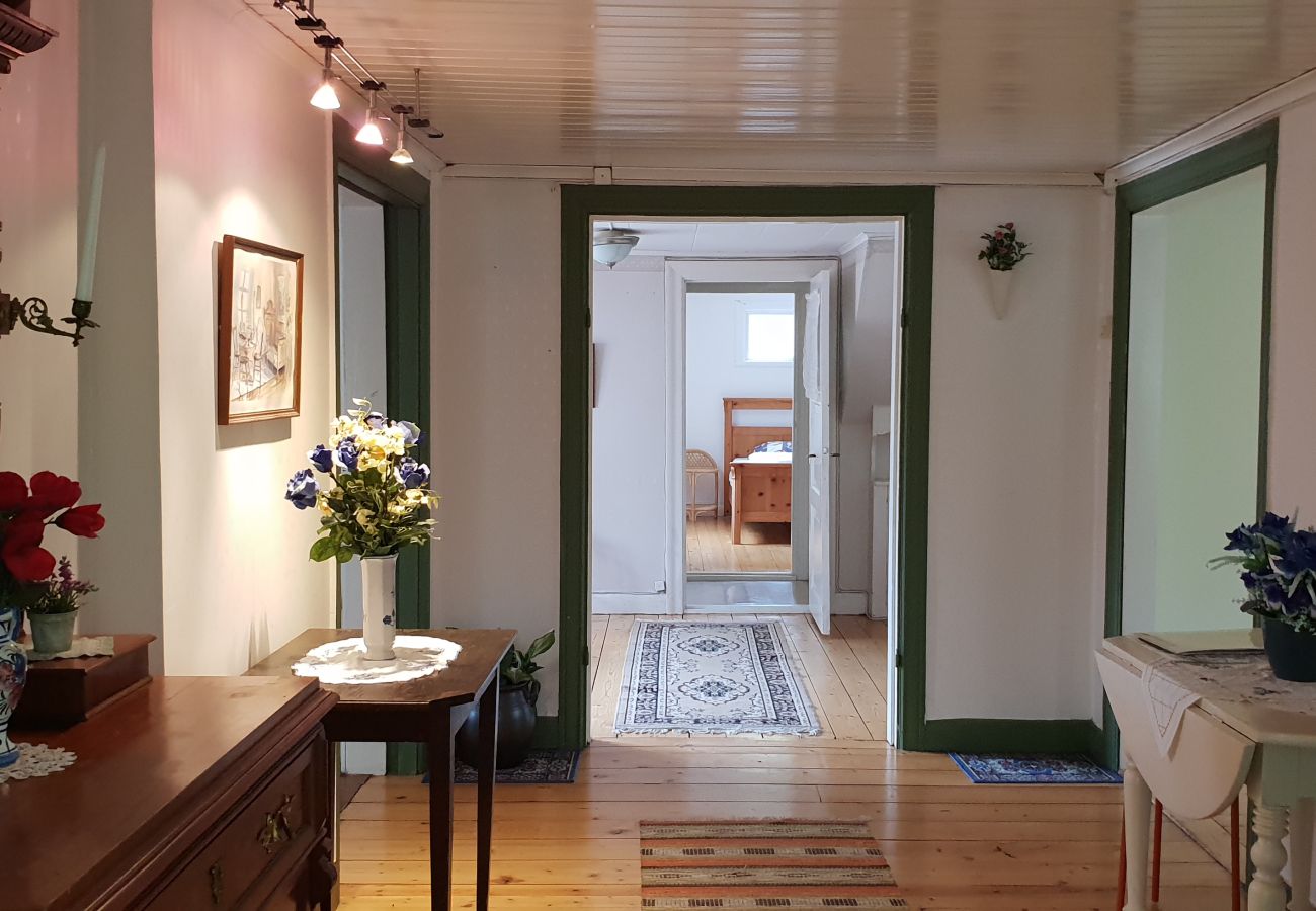 House in Ålem - Large, Quiet, GENUINE with many rooms near the sea.