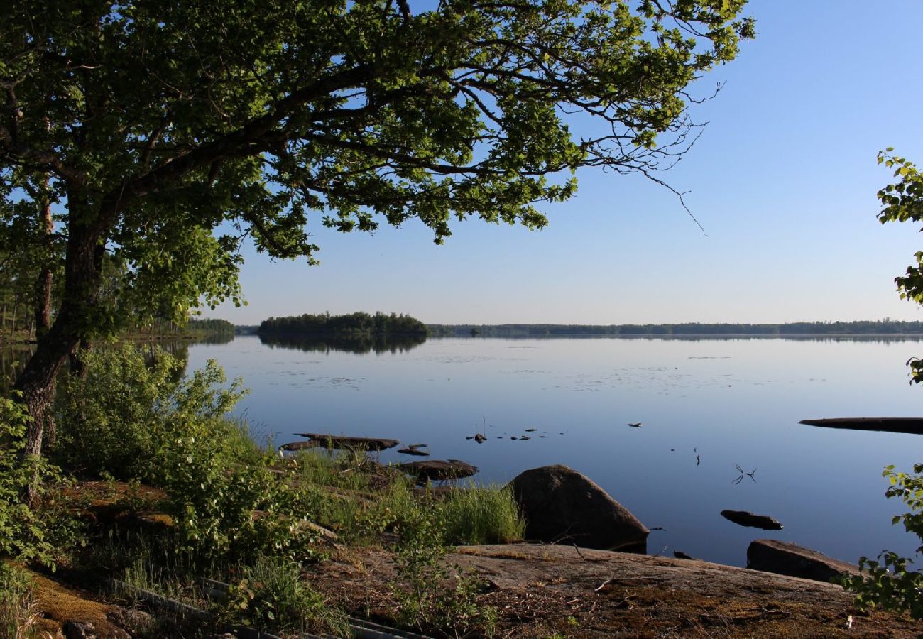 House in Väckelsång - Dream vacation by the lake with motor boat and pool in front of the door