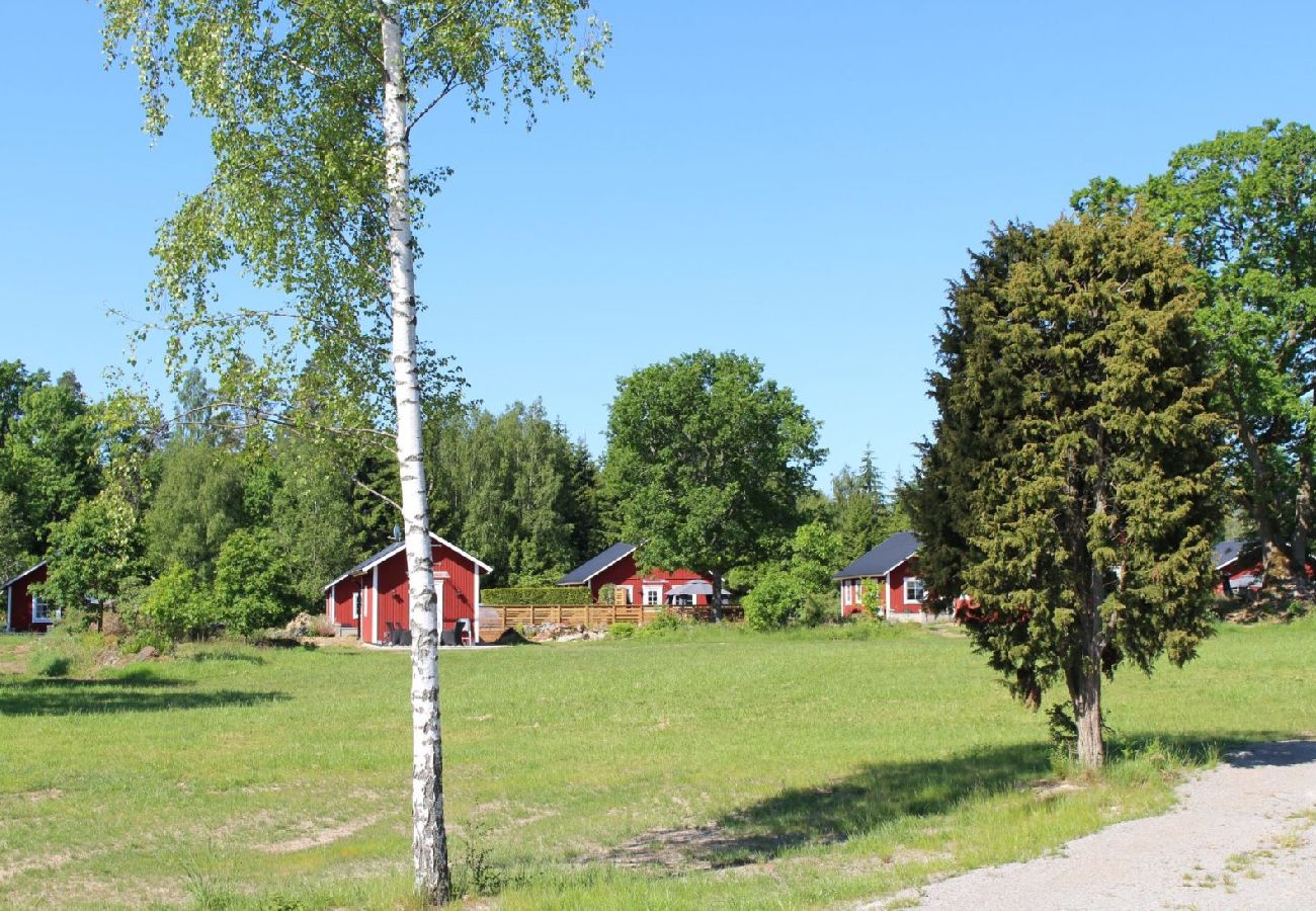 House in Väckelsång - Dream vacation by the lake with motor boat and pool in front of the door