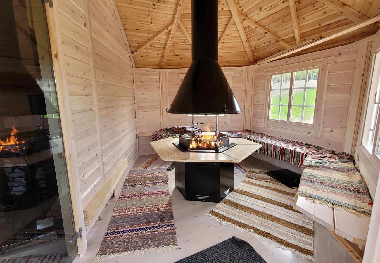 House in Gällö - Wonderful holiday home right on the lake with sauna, WiFi and wilderness pool (rentable)