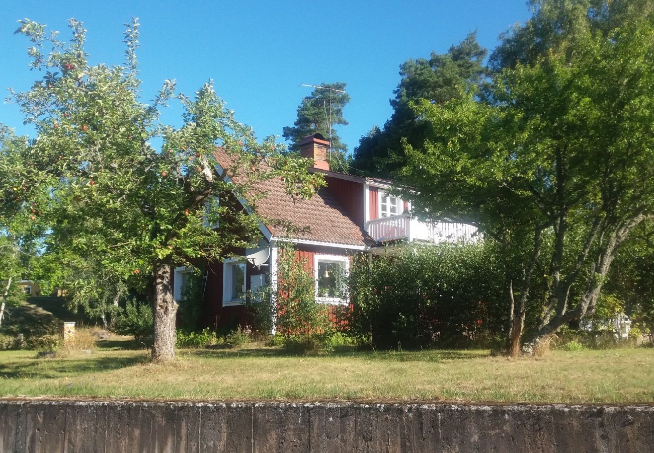 House in Fröseke - Cozy cottage surrounded by forest in Småland