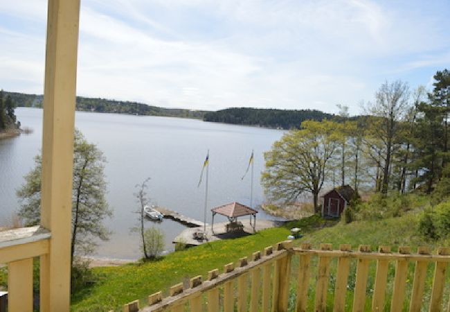 House in Vikbolandet - Wing-shaped building with a beautiful view of the water