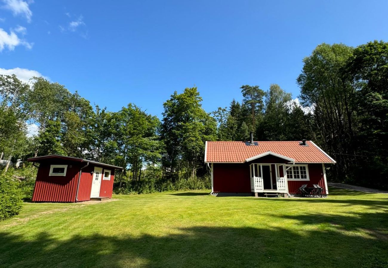 House in Sexdrega - Holidays with a boat at the lake