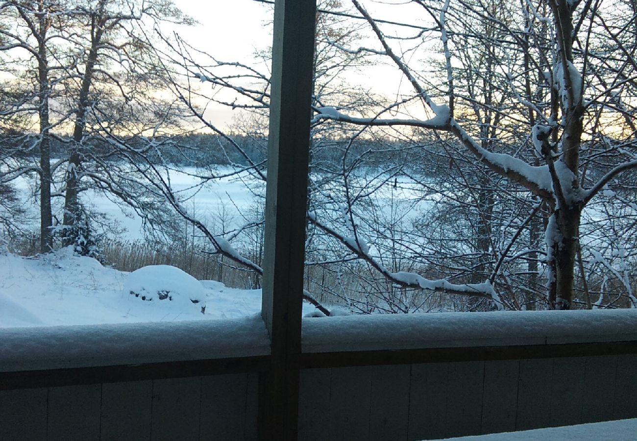 House in Bergshamra - Older cottage by the lake with a boat in Roslagen