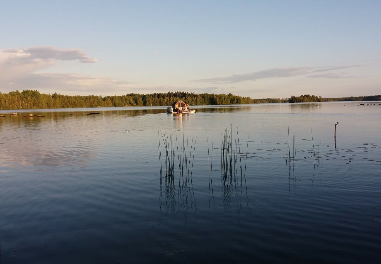 House in Örsjö - In the middle of the Swedish World of Glass and at the lake Skärsjön