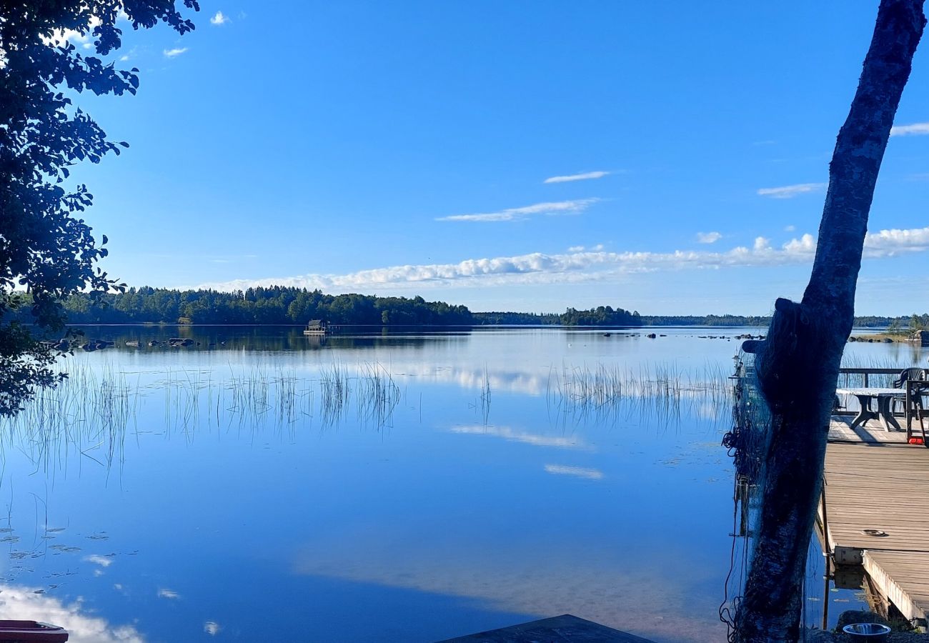 House in Örsjö - In the middle of the Swedish World of Glass and at the lake Skärsjön