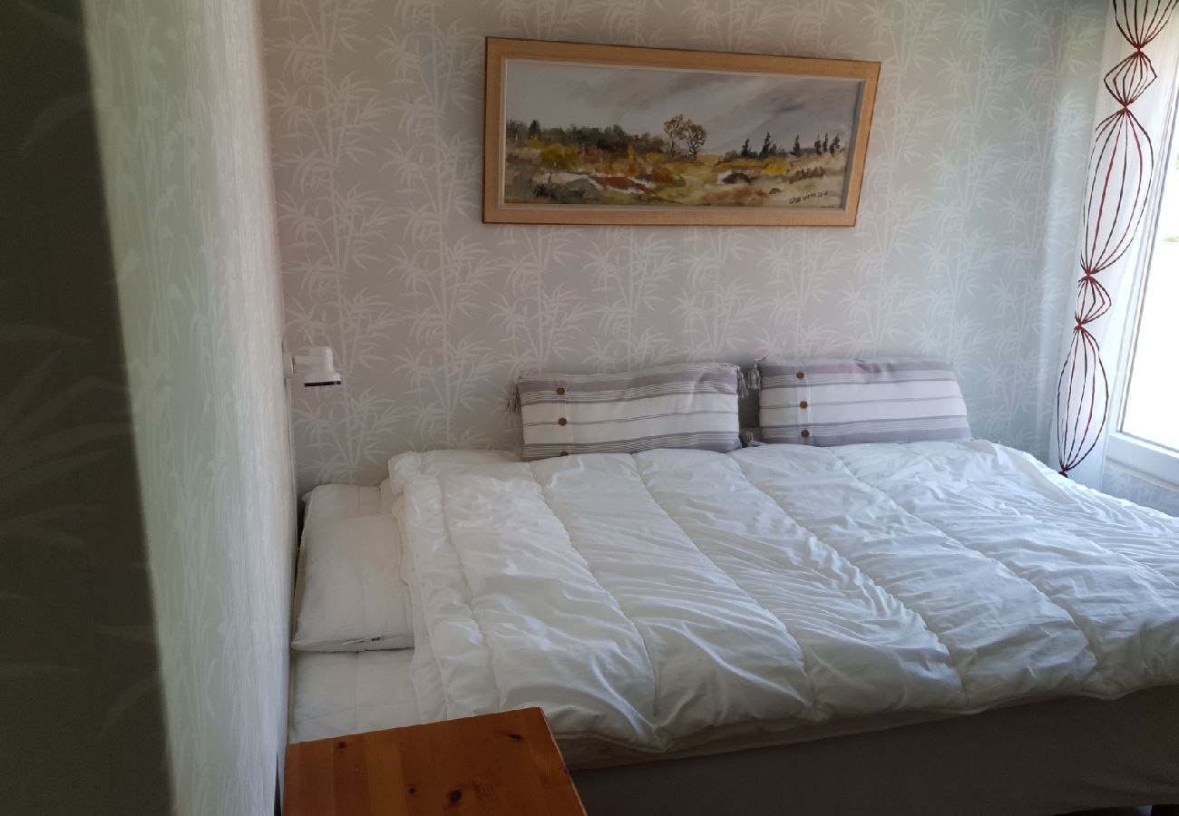 House in Jät - Waterfront cottage by the lake Åsnen (Please note: no electricity or running water)