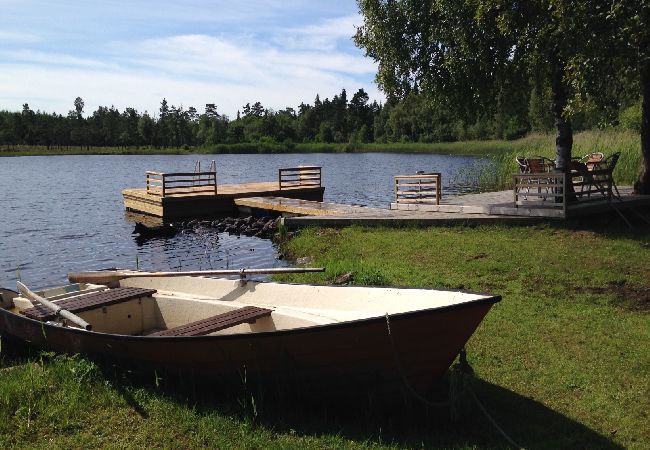 House in Tvärred - Holidays at the lake in southern Sweden with a boat