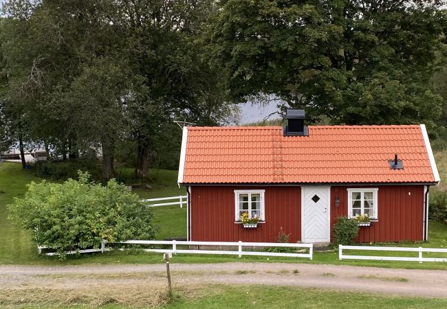 House in Tvärred - Holidays at the lake in southern Sweden with a boat