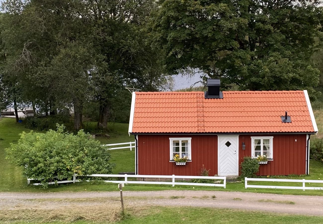 House in Tvärred - Holidays at the lake in southern Sweden with a boat
