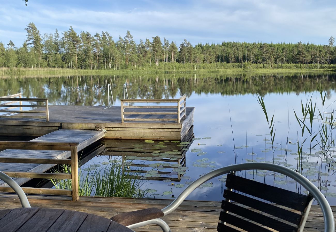 House in Tvärred - Holidays at the lake in southern Sweden with a boat