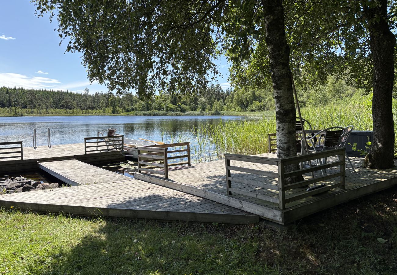 House in Tvärred - Holidays at the lake in southern Sweden with a boat