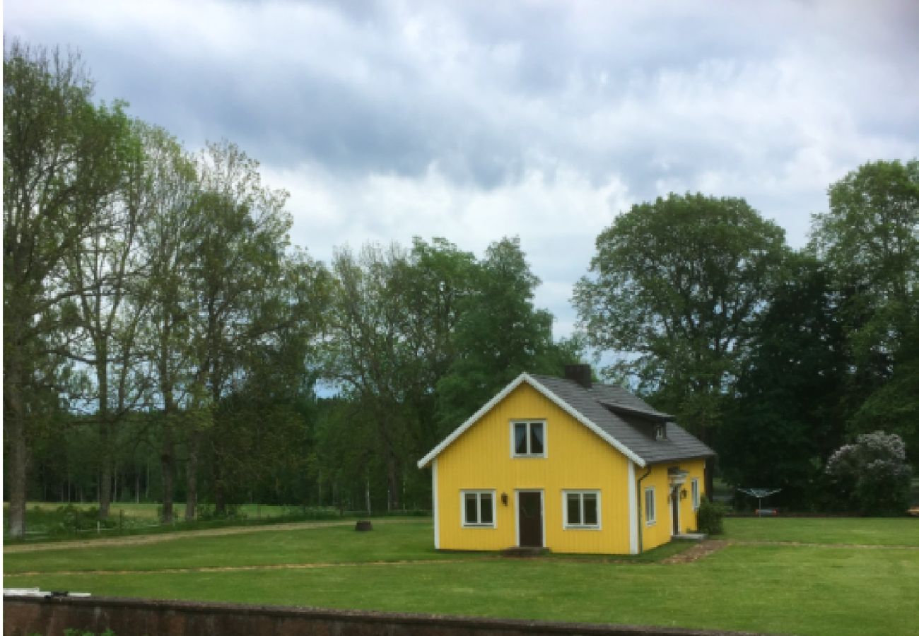 House in Vetlanda - Inexpensive holiday by the lake in Småland