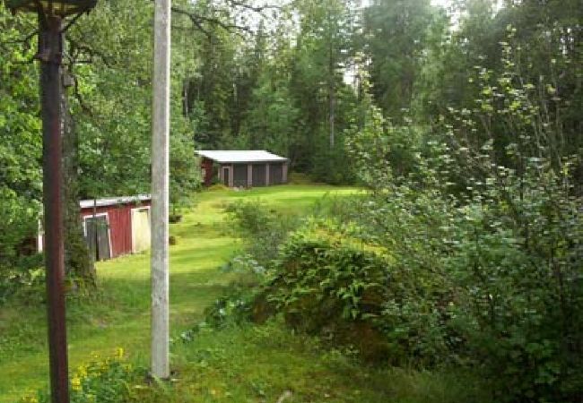 House in Vissefjärda - Red and white cottage with a boat not far from the lake