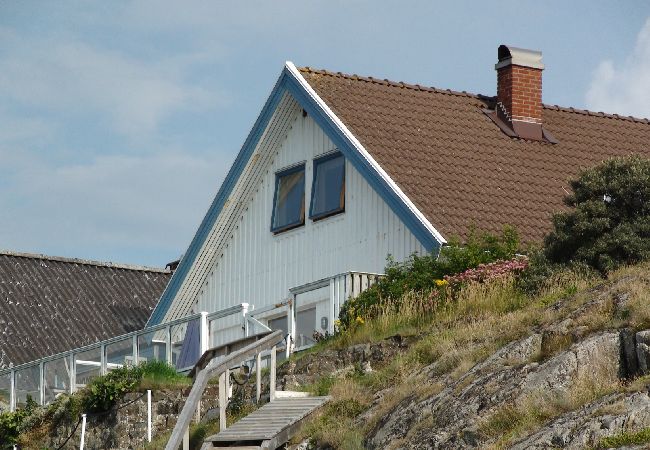 House in Klädesholmen - Holiday home located directly at the sea of the West Coast