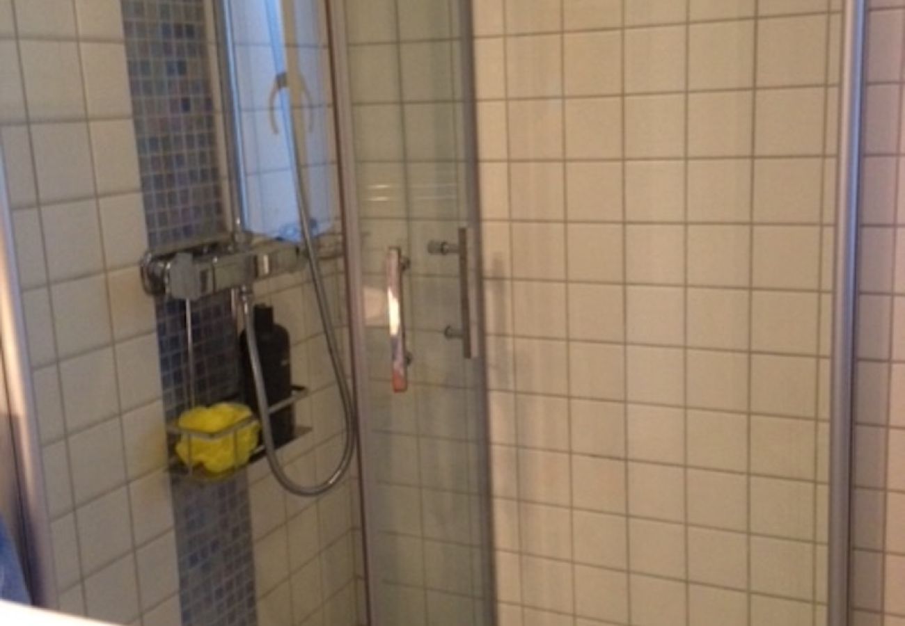 House in Klädesholmen - Holiday home located directly at the sea of the West Coast