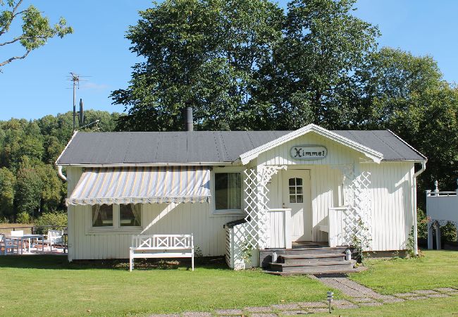  in Ulricehamn - Beautiful holiday home in a holiday complex with lake views and 2 bedrooms