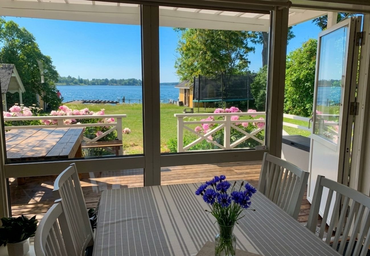 Apartment in Vaxholm - Fantastic holiday home right by the sea on Vaxholm