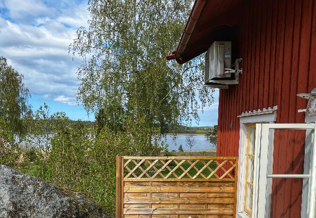 in Gnesta - Fantastic holiday home directly at the lake Nyckelsjön