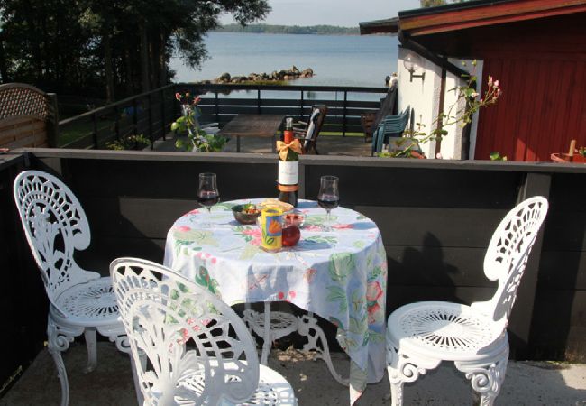 Apartment in Bromölla - Beautiful holiday apartment right on the lake with boat, canoe, internet and jacuzzi
