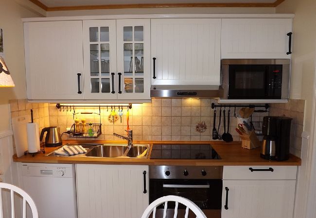 House in Rosenfors - Quietly located cottage right next to the forest and 300 m from the water