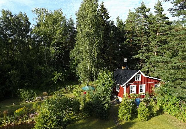 House in Rosenfors - Quietly located cottage right next to the forest and 300 m from the water